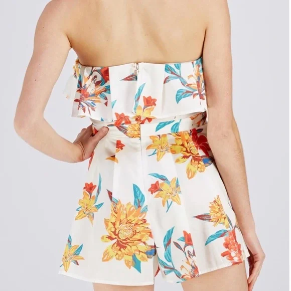 White Floral Pleated Strapless Romper - Picture 4 of 8